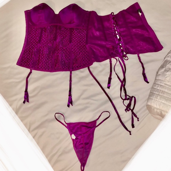 Vintage Frederick’s Of Hollywood Embroidered Floral Fuchsia Bustier Corset Set - Picture 5 of 8